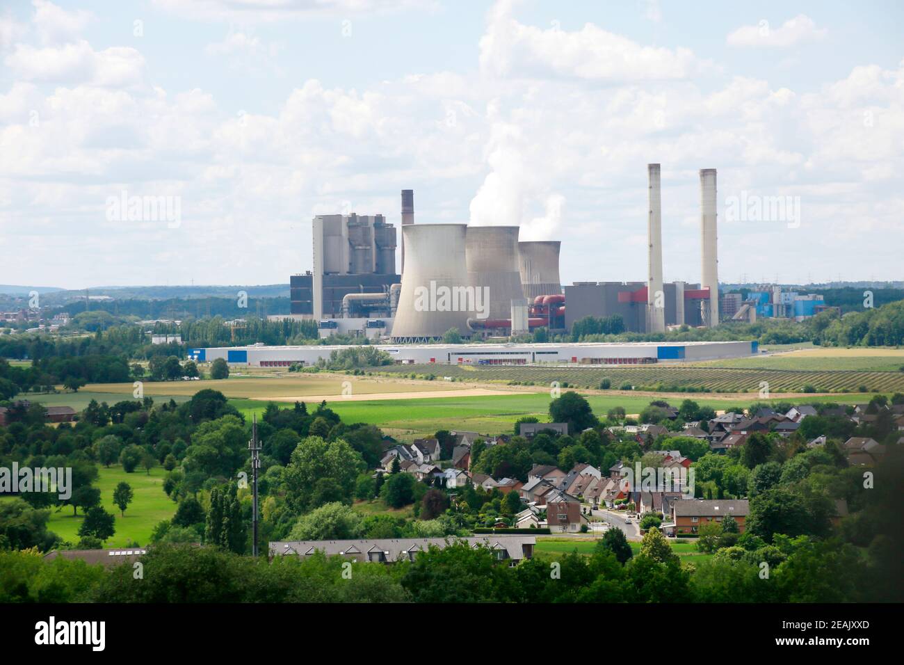 Vista della centrale elettrica di lignite Eschweiler dall'Indemann torre di osservazione Foto Stock