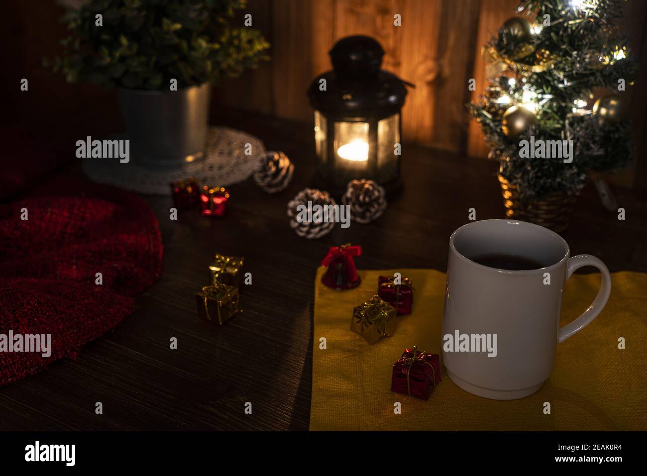 Tazza di caffè nei giorni di Natale Foto Stock