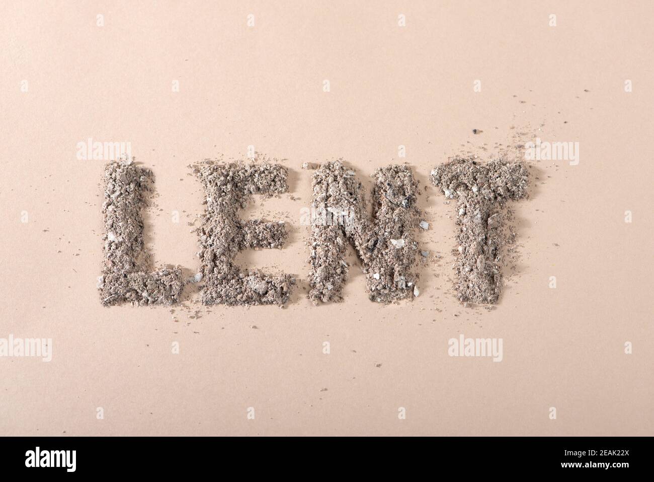 Testo, parola Quaresima fatta di ceneri. Stagione della Quaresima, settimana Santa, domenica delle Palme e concetto del Venerdì Santo. Foto Stock