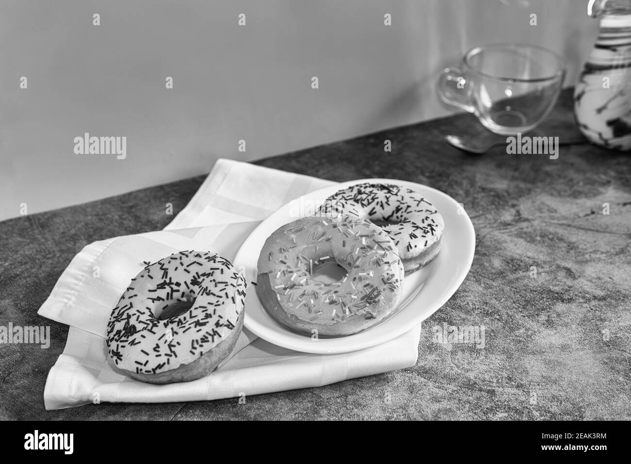 Deliziosa torta ricoperta di glassa e cioccolato Foto Stock