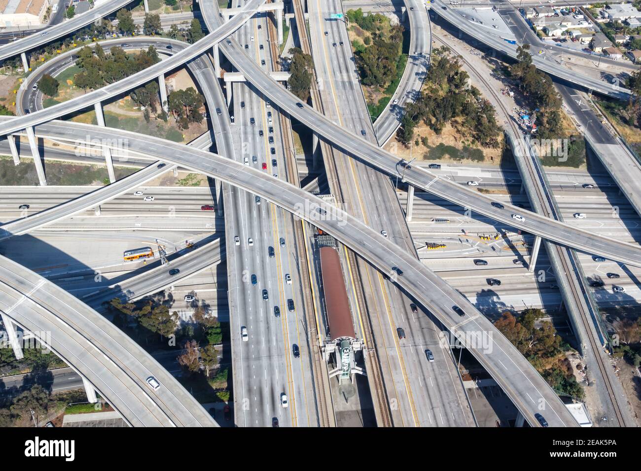 Incrocio tra Century Harbor Freeway e autostrada Los Angeles Roads Traffic America City vista aerea foto Foto Stock