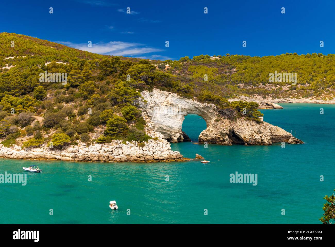 Arco di San Felice vicino Vieste, Parco Nazionale del Gargano, Puglia, Italia Foto Stock