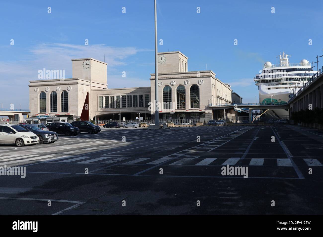 Napoli - Parcheggio del Terminal Marittimo Foto Stock