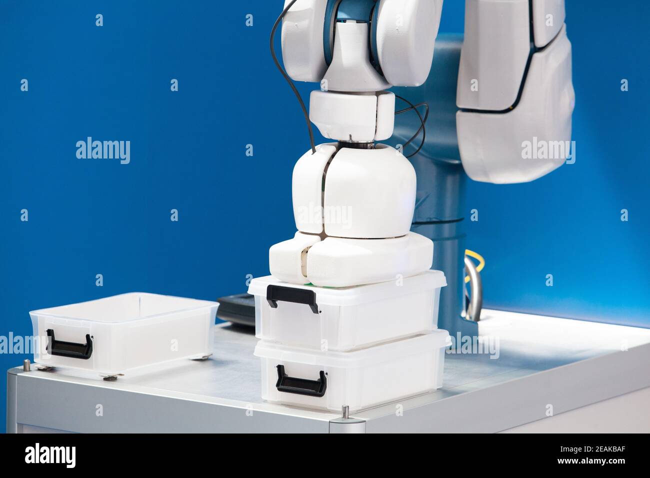 Braccio robot pick and place industriale Foto Stock