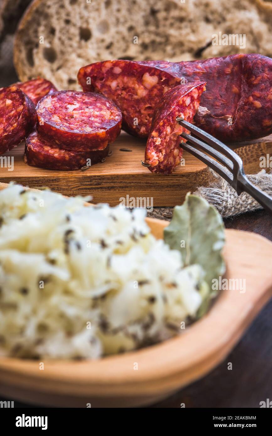 Farmer's Breakfast, salsiccia e cavolo affumato. Foto Stock