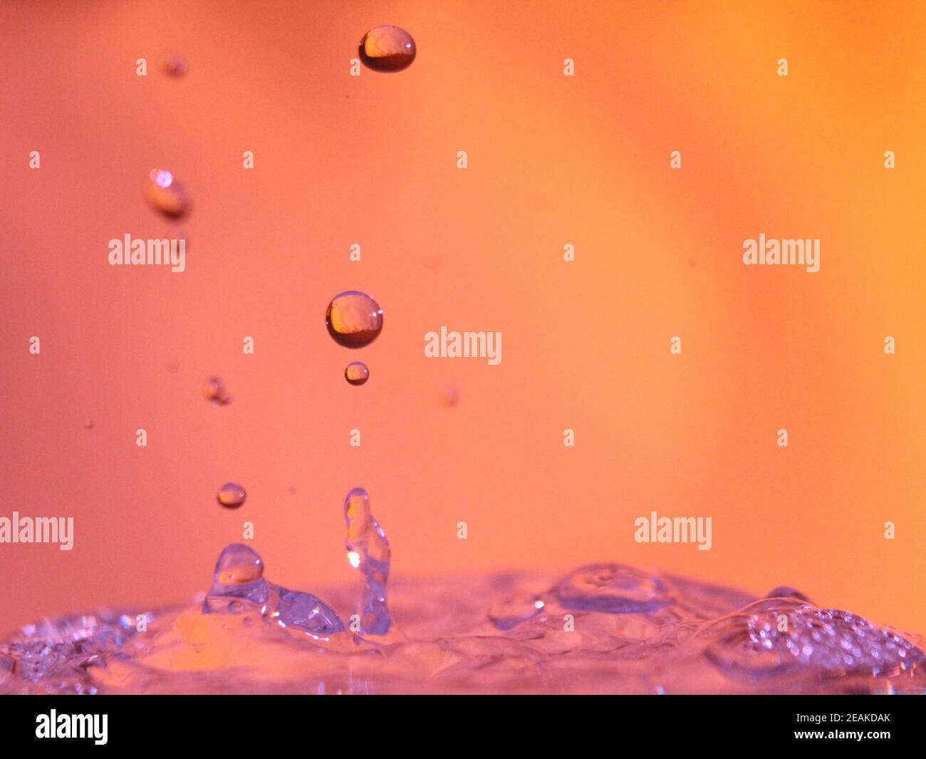 Colori astratti che collidono gocce diversi fluidi forme di fondi Foto Stock