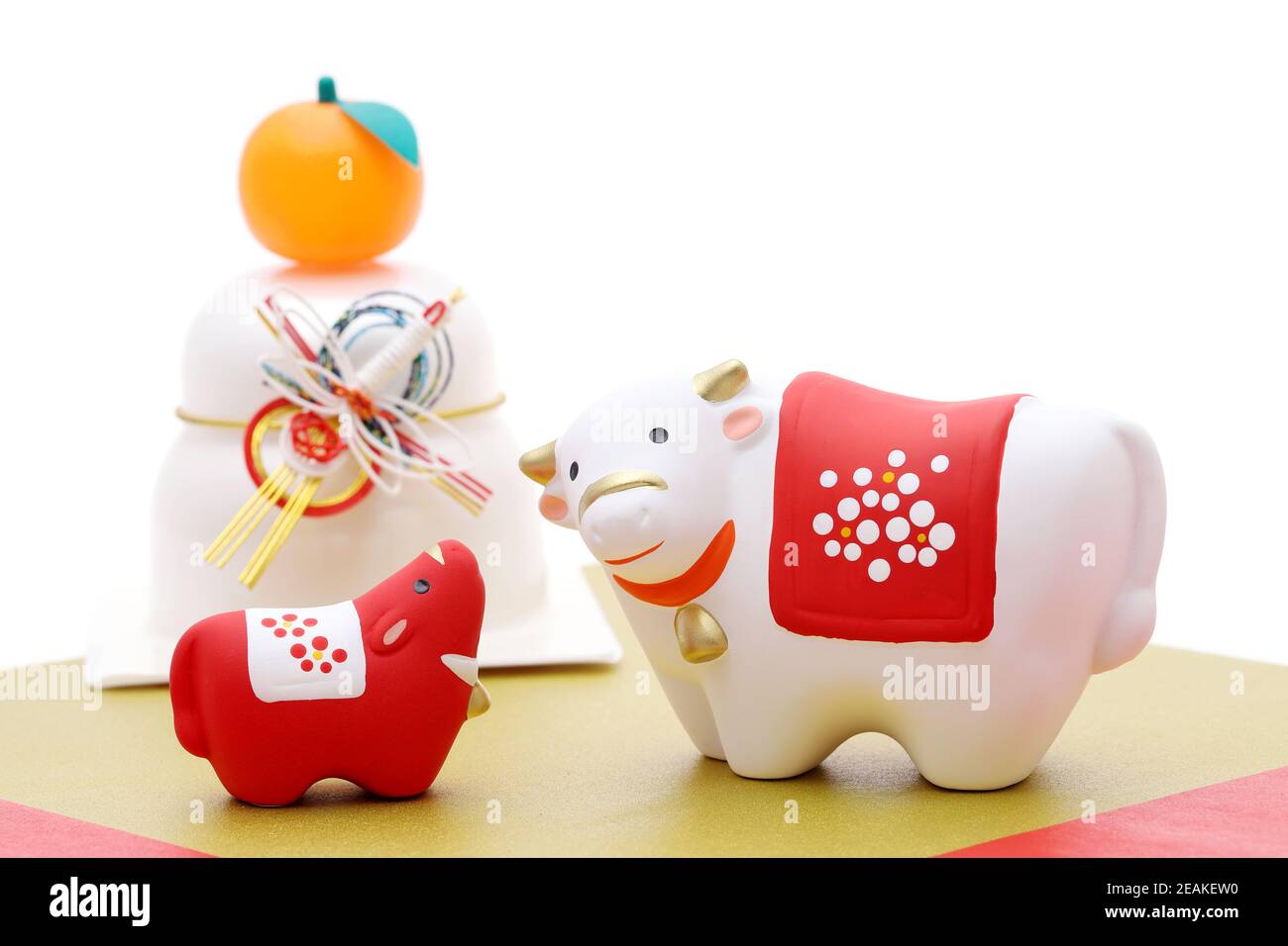 Bambole di Usi Cow. Tessera giapponese per il nuovo anno. Giapponese nuovo anno mucca oggetto Foto Stock