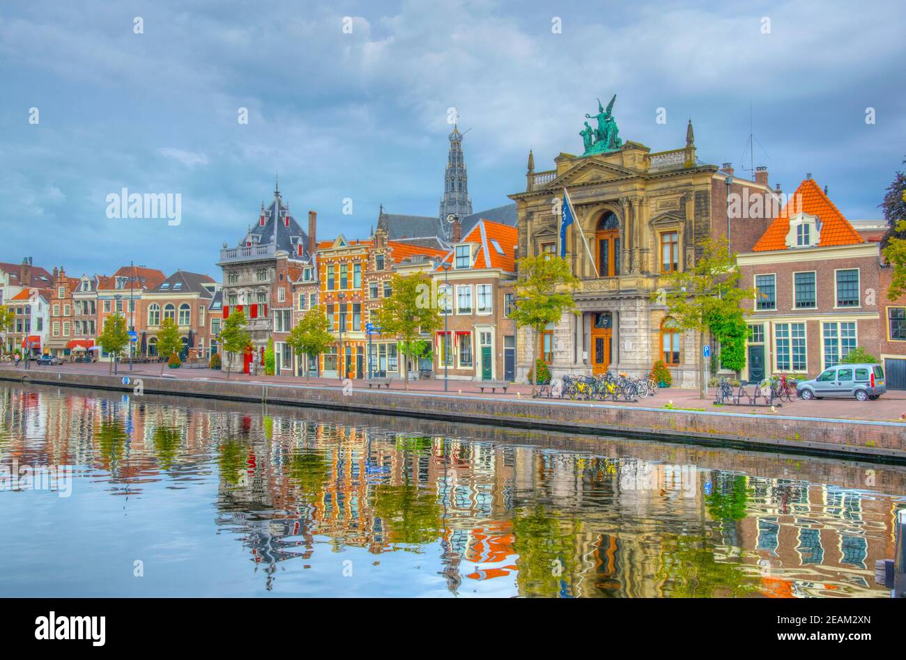 Teylers Museum situato vicino ad un canale nella città olandese di Haarlem, Paesi Bassi Foto Stock