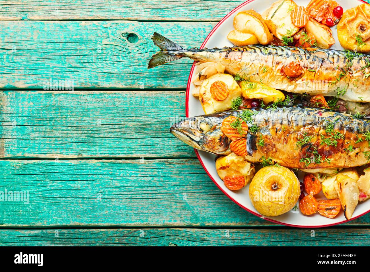 Pesce al forno con mela. Foto Stock