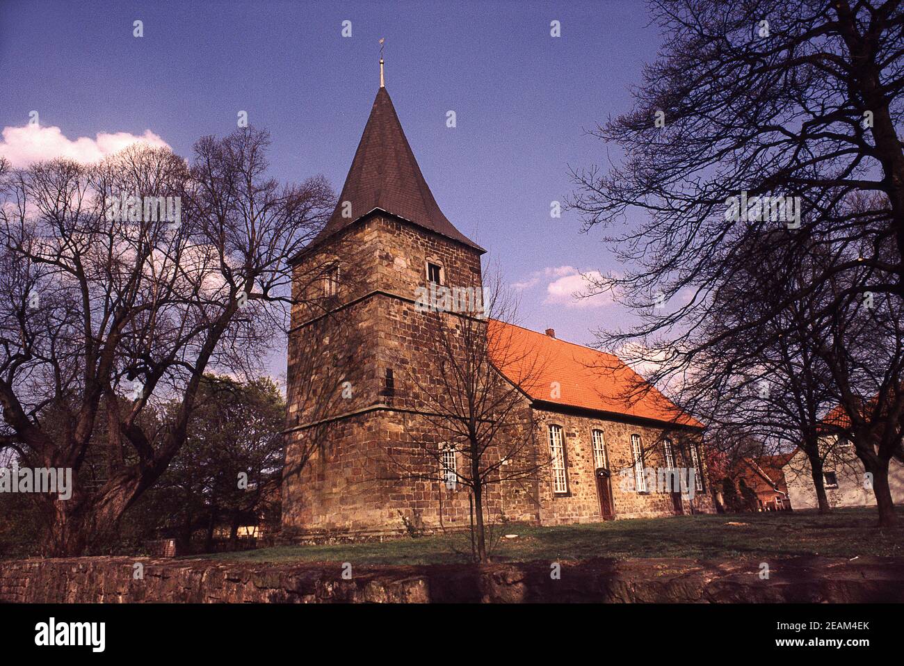 Vecchia chiesa del villaggio di GroÃŸ Goltern in bassa Sassonia Foto Stock
