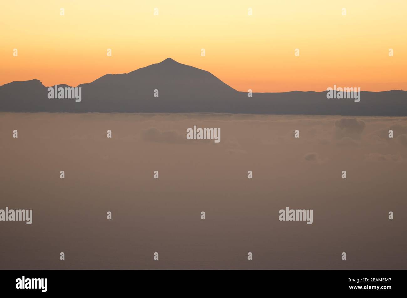 Isola di Tenerife e Teide picco al tramonto da Gran Canaria. Foto Stock