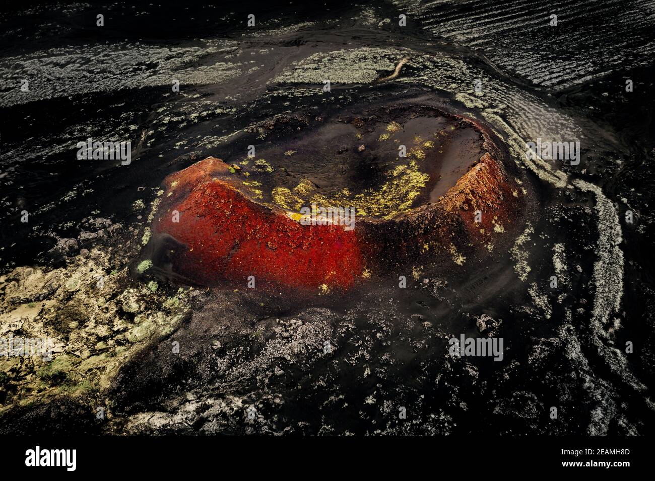 Tiro aereo di un cratere appartenente alla fessura Laki. Foto Stock