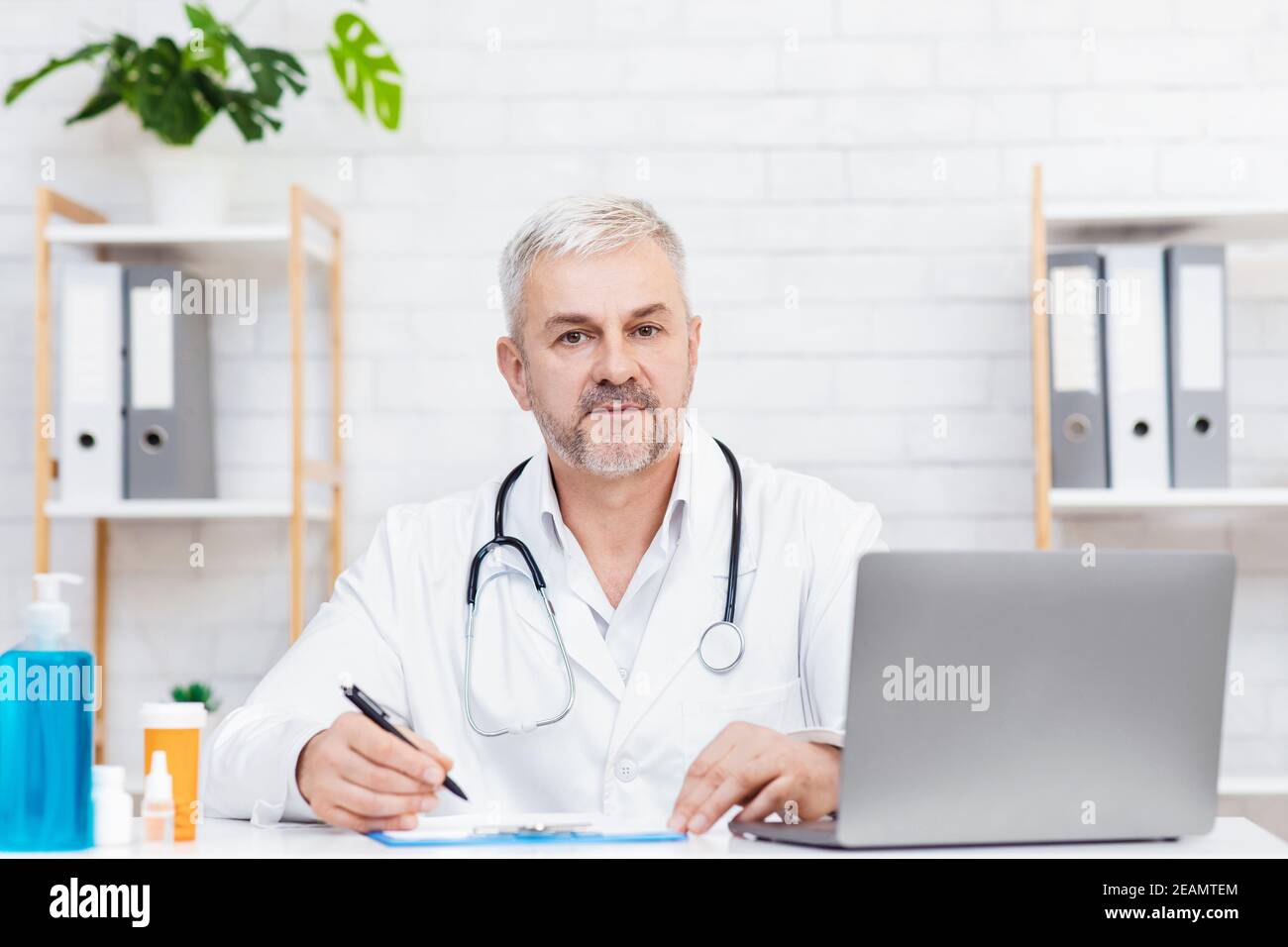 Visita al medico in clinica moderna e di salute Foto Stock