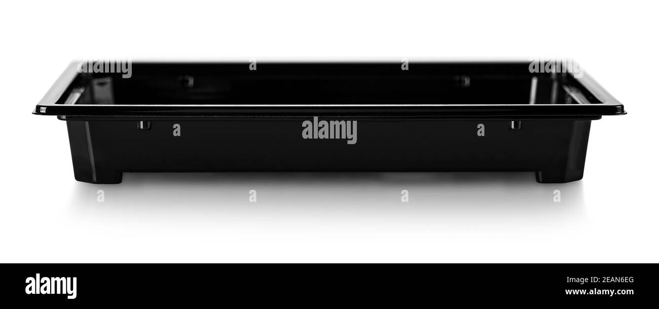 Contenitore per alimenti in plastica nero su sfondo bianco. Tracciato di ritaglio Foto Stock