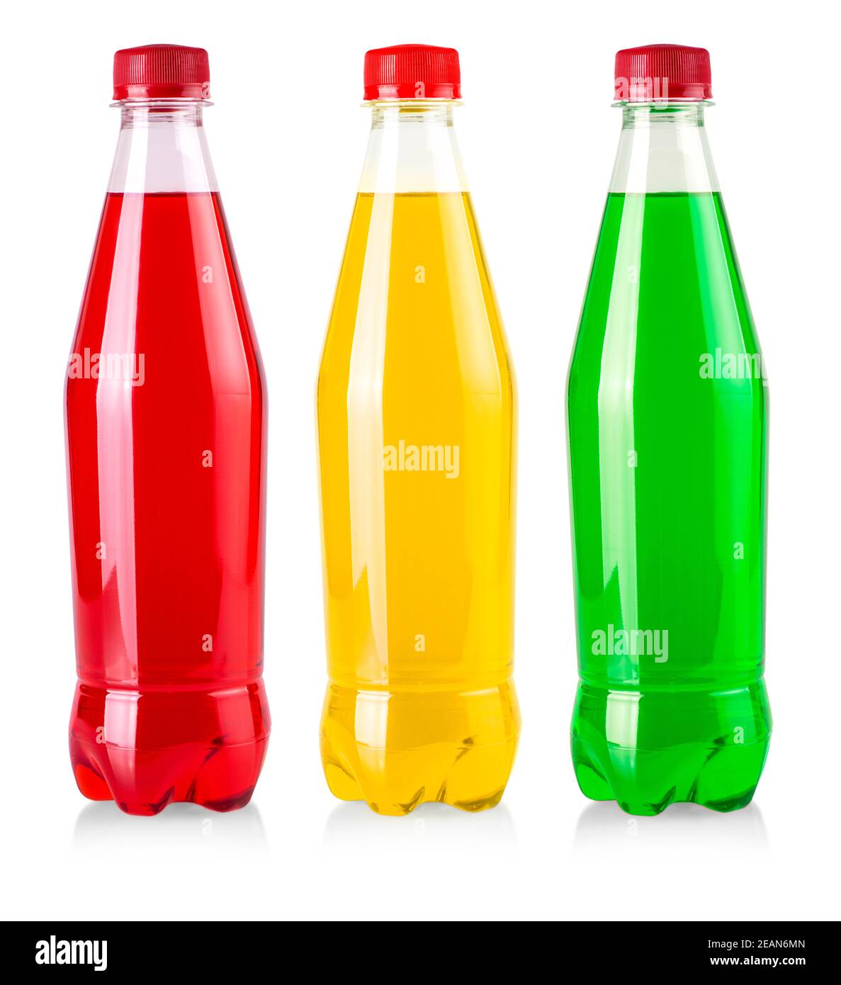 Set di bottiglie di plastica con limonata rossa isolata su bianco sfondo Foto Stock
