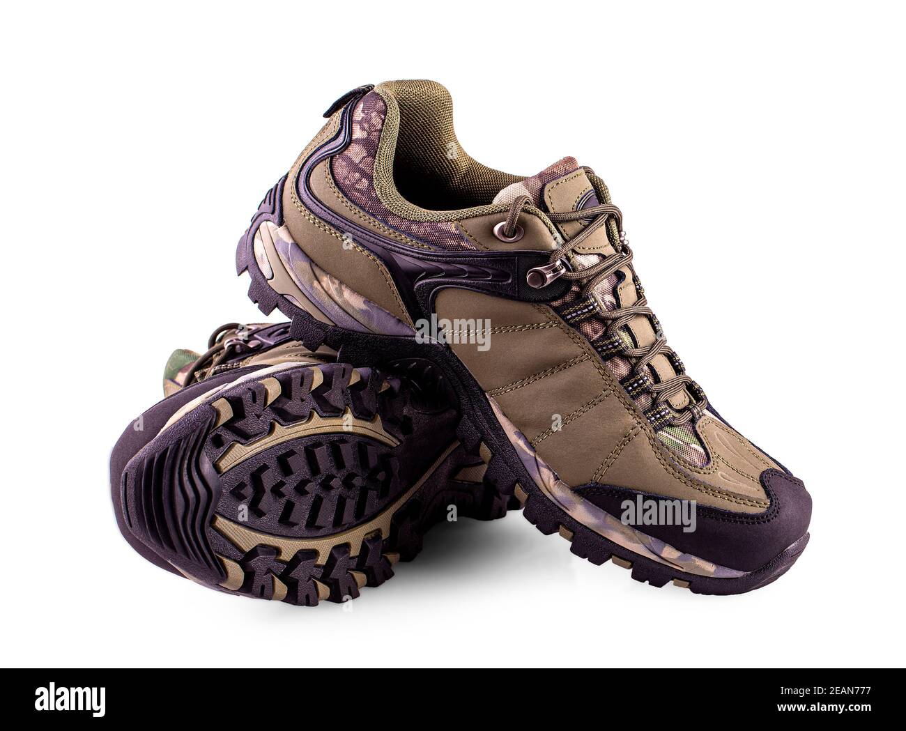 scarpe da trekking da uomo isolate su bianco Foto Stock