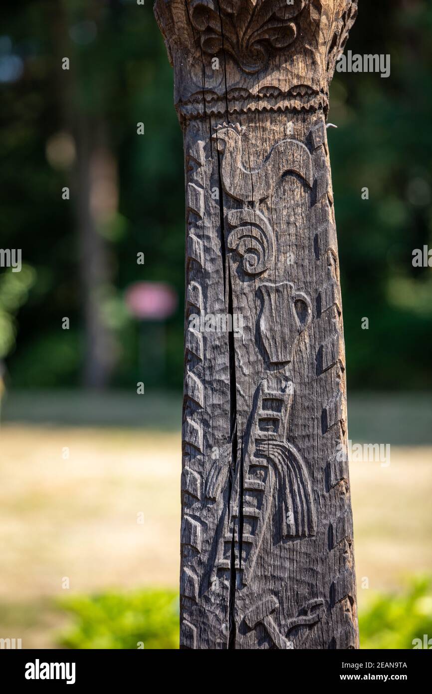 Santuario in legno con Wola Filipowska si trasferì al museo all'aperto di Wygiezlow. Polonia Foto Stock