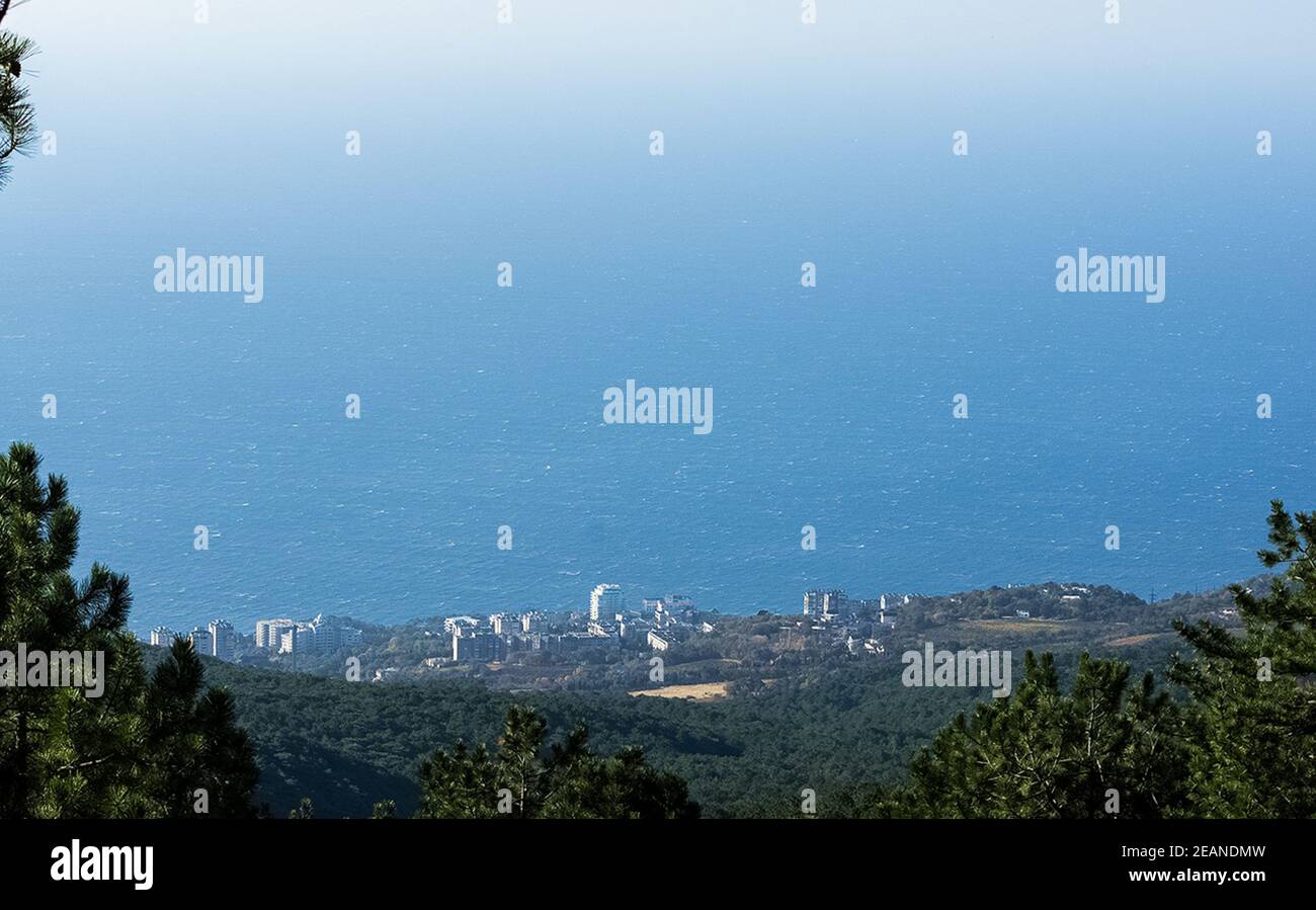 Città dal mare, vista dalla montagna dalla terra. Foto Stock