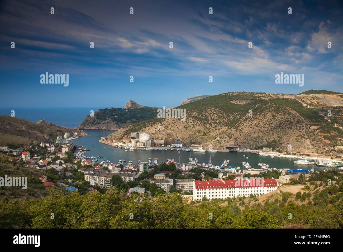 Vista della baia di Balaklava, Balaaklava, Crimea, Ucraina, Europa Foto Stock