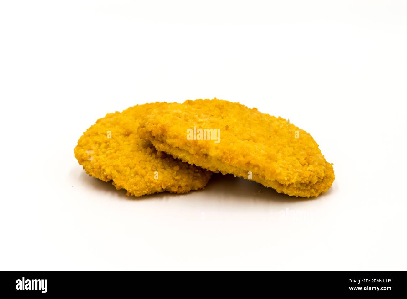 Fetta di pollo fresco impanato Foto Stock