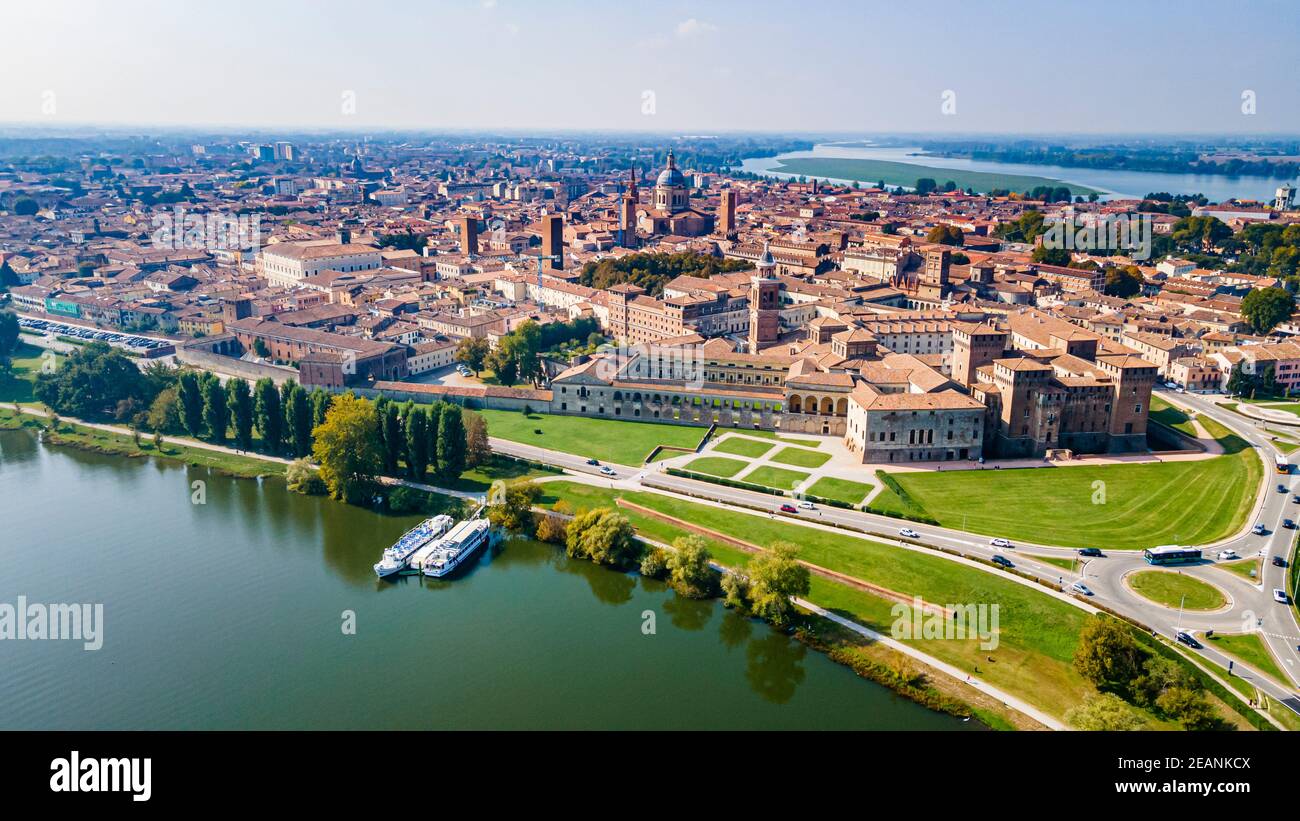 Aereo della città di Mantova, Patrimonio dell'Umanità dell'UNESCO, Lombardia, Italia, Europa Foto Stock