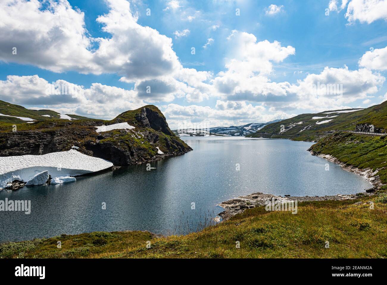 Lago di montagna glaciale vicino Skei, Vestland, Norvegia, Scandinavia, Europa Foto Stock