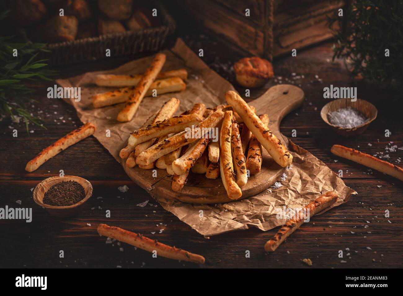 Bastoni fatti in casa con semi di cumino Foto Stock