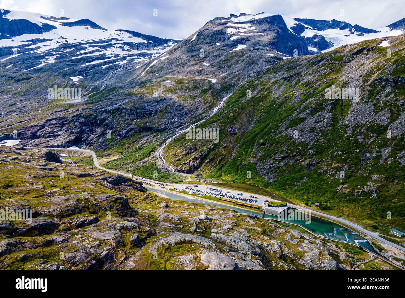 Trollstigen strada di montagna dall'aria, Norvegia, Scandinavia, Europa Foto Stock