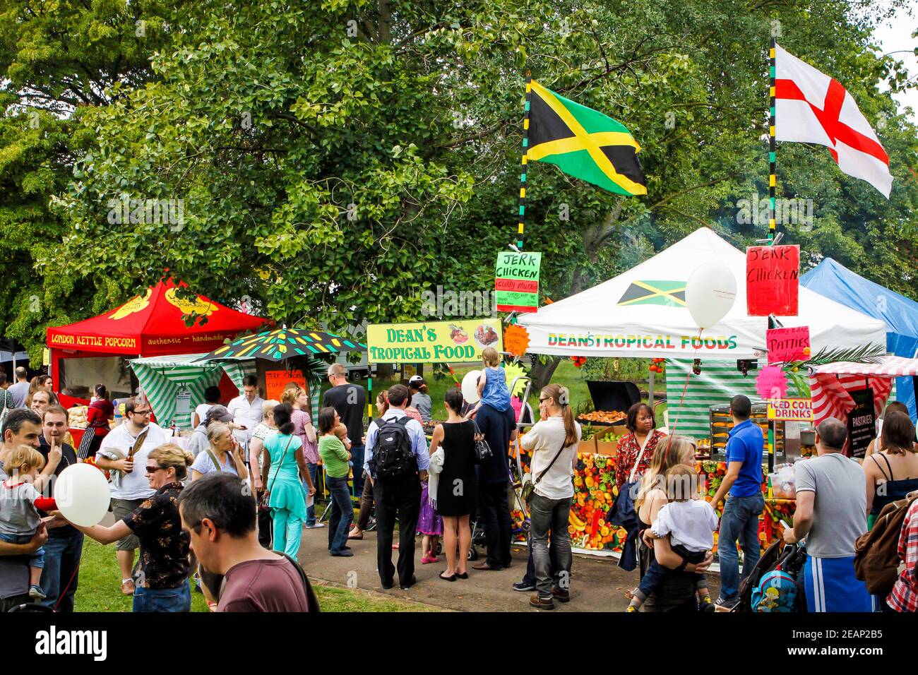 Bancarelle di cibo al Festival Underground di Crystal Palace, Londra del sud Foto Stock
