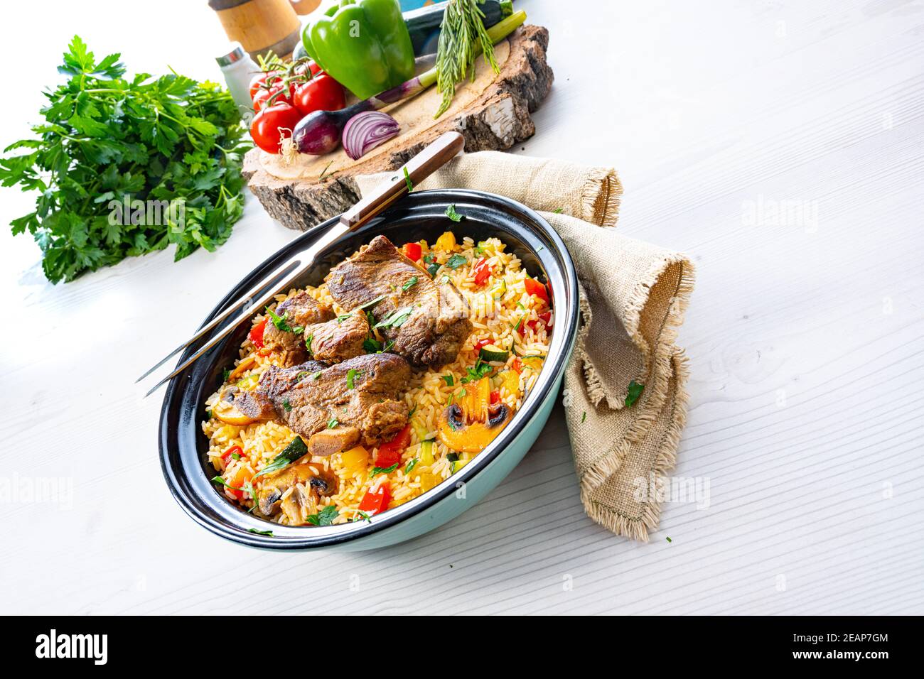 riso fritto con verdure e carne Foto Stock