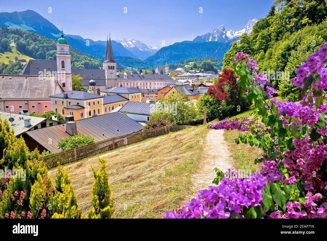 Città di Berchtesgaden e paesaggio alpino colorato vista Foto Stock
