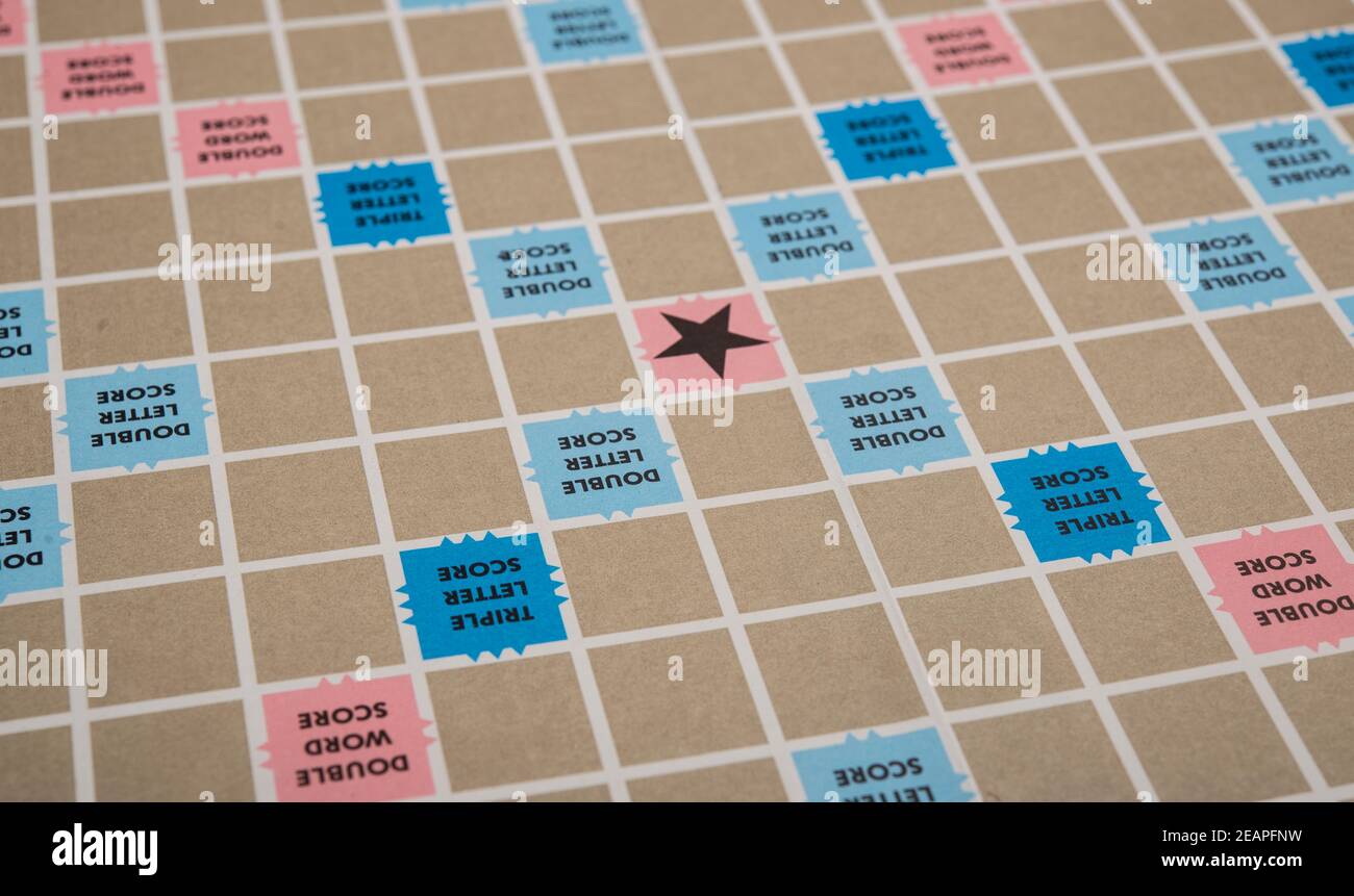 Scrabble gameboard closeup vista facendo sfondo. Foto Stock