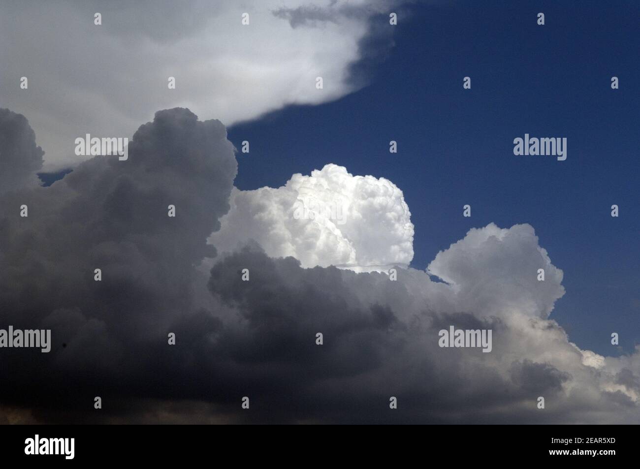 Gewitterwolken aufziehend Foto Stock