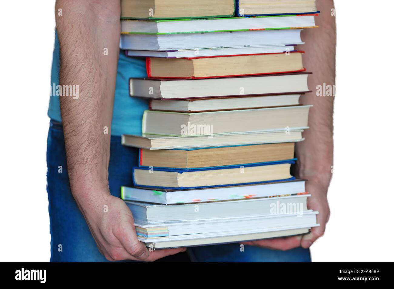 Si tratta di una pila di libri nelle mani di un uomo, isolato su uno sfondo bianco. Il concetto di istruzione Foto Stock