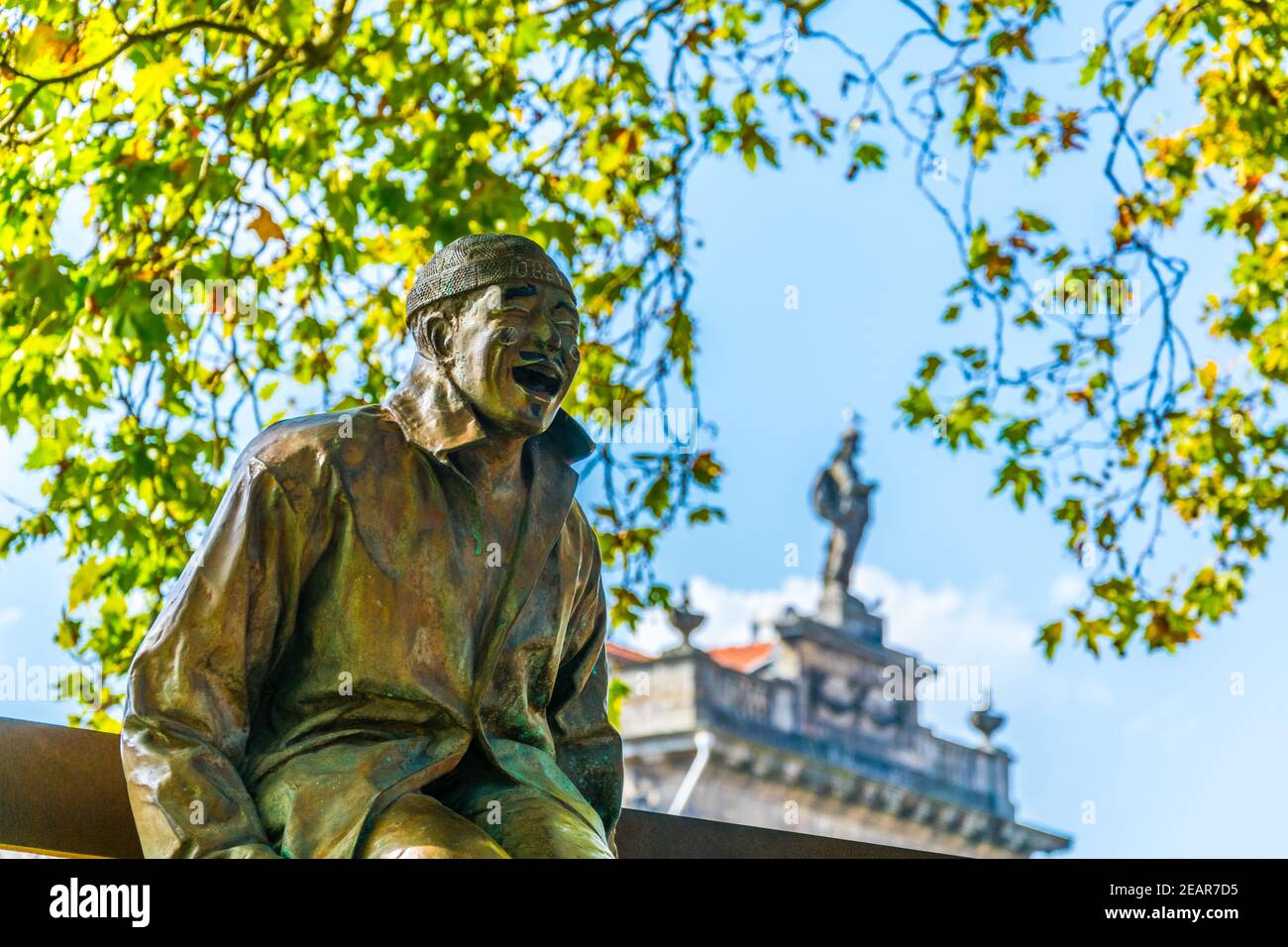 Famosa scultura Treze a RIR uns dos Outros a Porto, Portogallo. Foto Stock