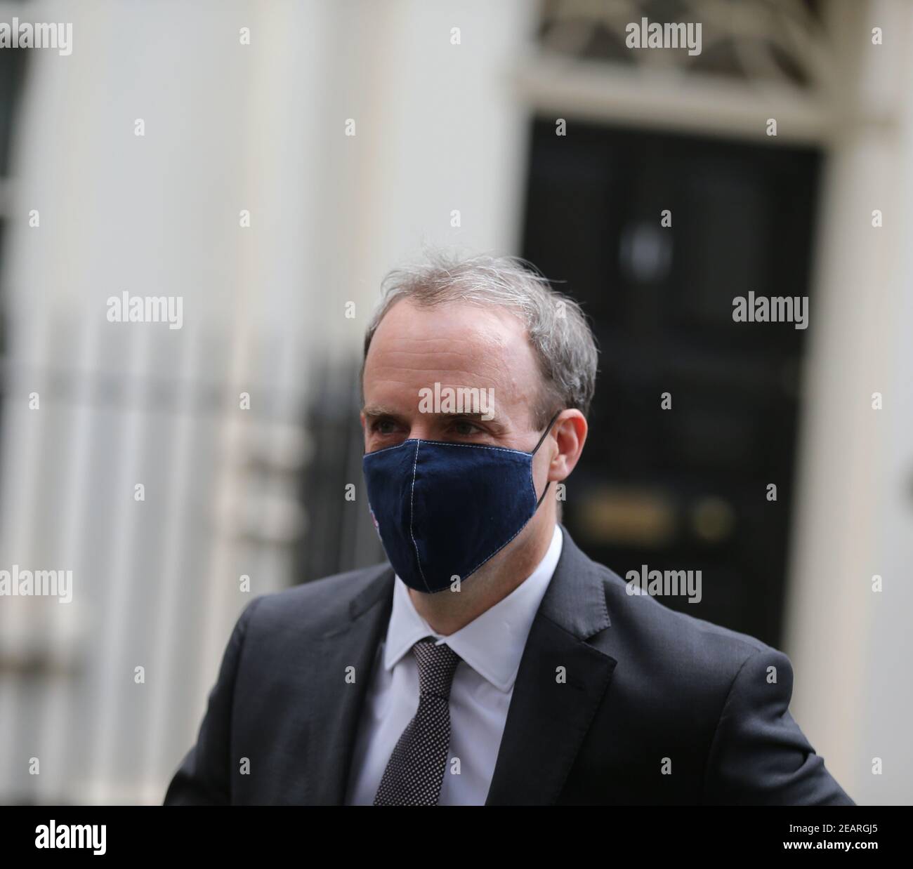 Londra, Inghilterra, Regno Unito. 10 Feb 2021. Il Segretario degli Esteri britannico e il primo Segretario di Stato DOMINIC RAAB si trova a Downing Street. Credit: Tayfun Salci/ZUMA Wire/Alamy Live News Foto Stock