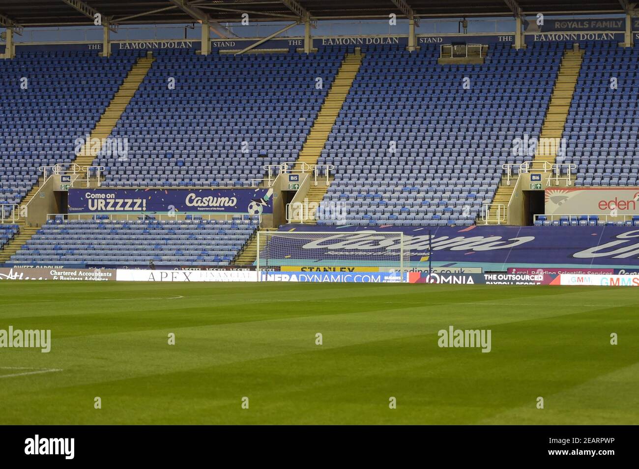 Gli stand presso lo stadio Madejski rimarranno chiusi ai tifosi poiché il Regno Unito rimane in blocco a causa della pandemia di Corona a Reading, Regno Unito, il 10/02/2021. (Foto di Phil Westlake/News Images/Sipa USA) Foto Stock
