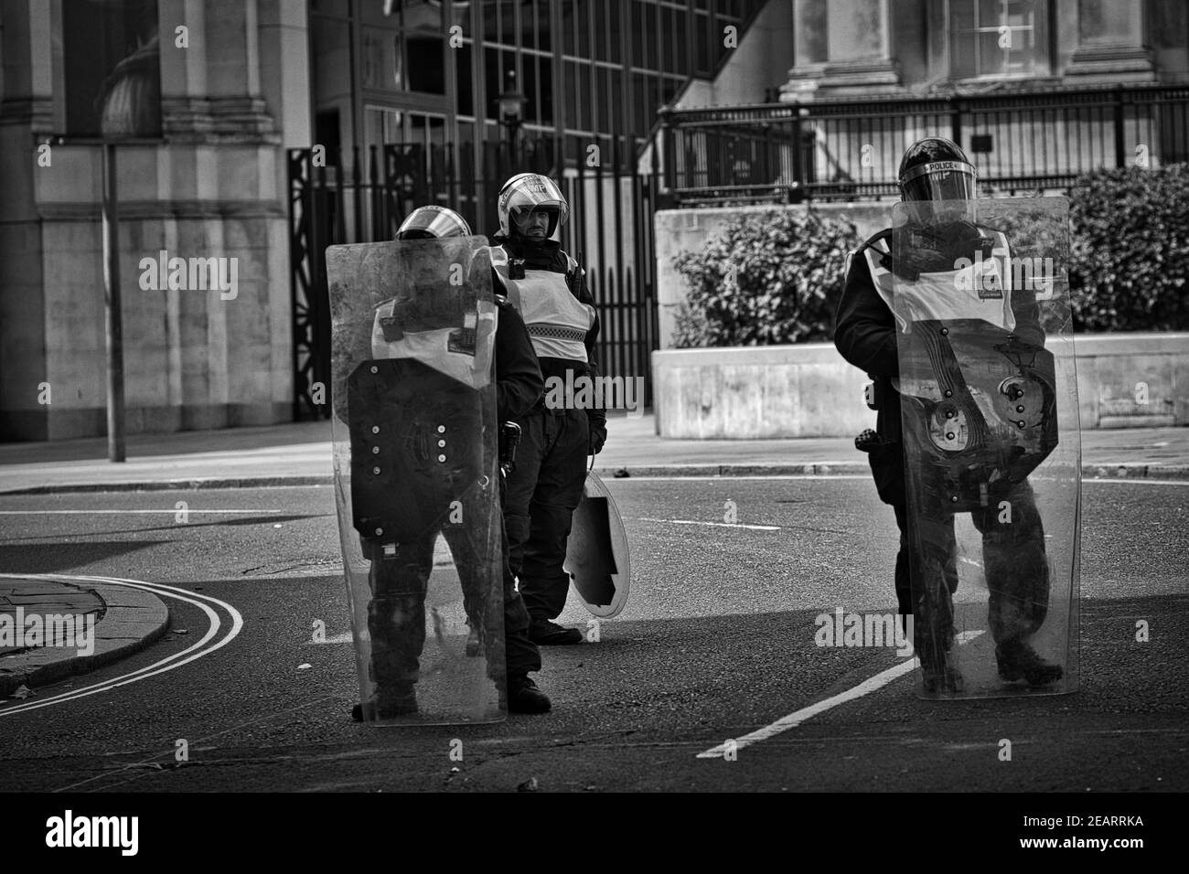GRAN BRETAGNA / Inghilterra / Londra /polizia in marcia di sommosse a Trafalgar Square il 13 giugno 2020 a Londra, Foto Stock