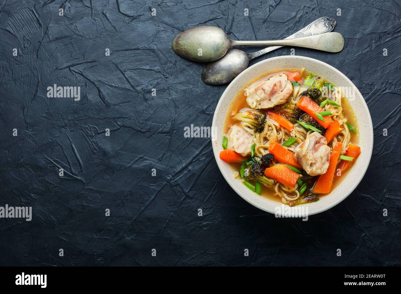 Una deliziosa zuppa asiatica Foto Stock