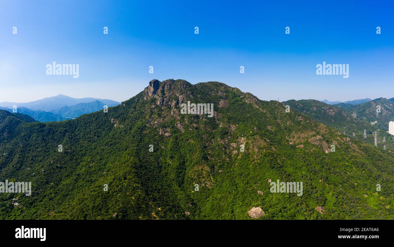 Montagna di roccia del Leone con cielo blu chiaro a Hong Kong Foto Stock
