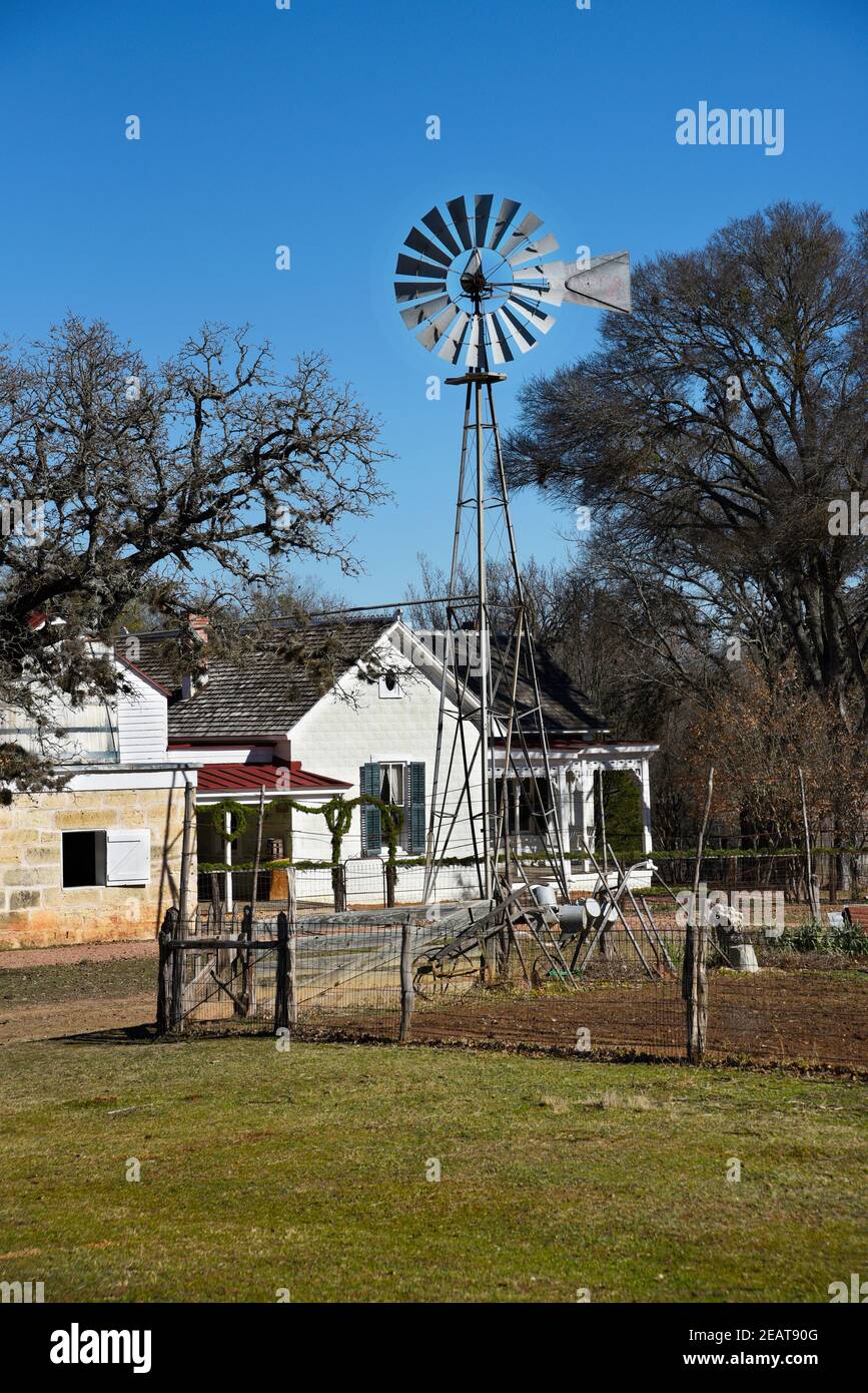 Una storica fattoria e fattoria dei primi del '900 presso la Sauer Beckmann Living History Farm a Stonewall, Texas. Foto Stock