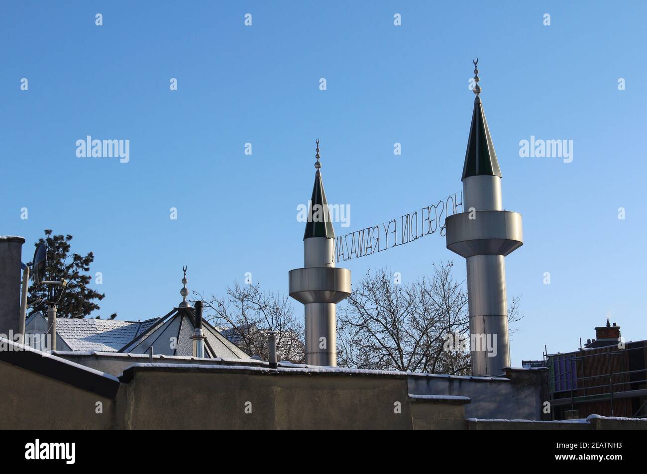 AALST, BELGIO, 9 FEBBRAIO 2021: La moschea turca Kevser Camii ad Aalst. La moschea serve la comunità locale musulmana turca, con una capacità di fino Foto Stock