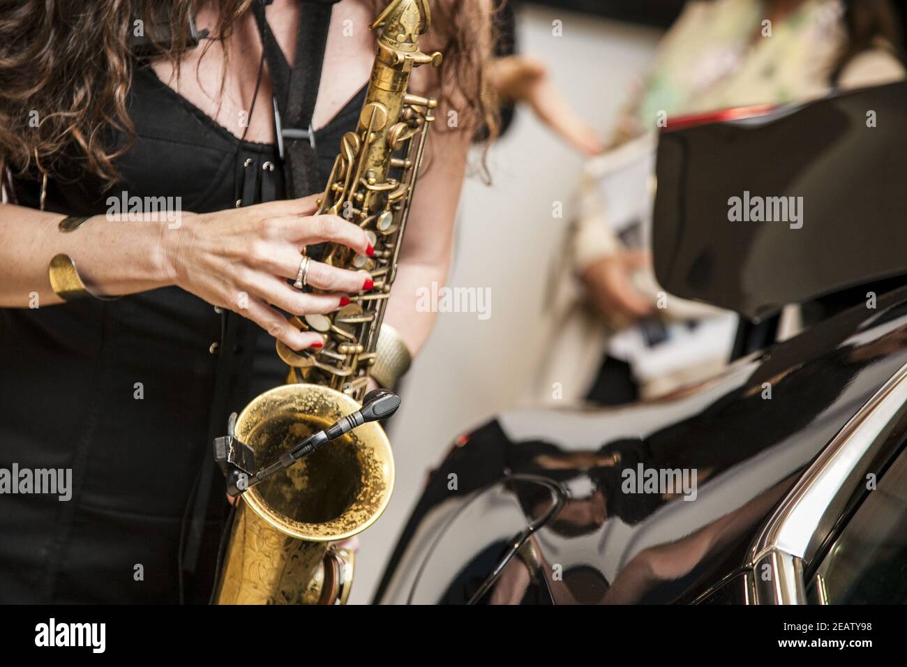 donna musicista Foto Stock