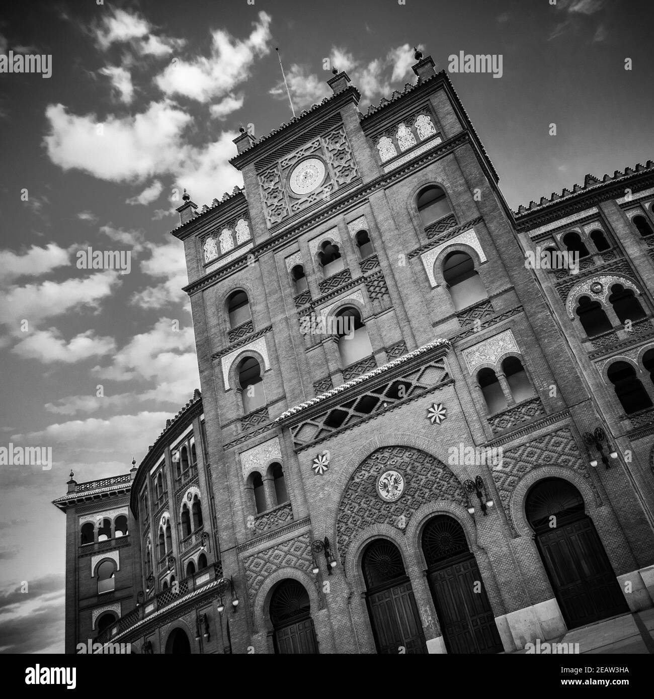 Arena di Madrid, Las Ventas, situata in Plaza de Torros. E 'il più bigest bullring in Spagna in bianco e nero. Foto Stock