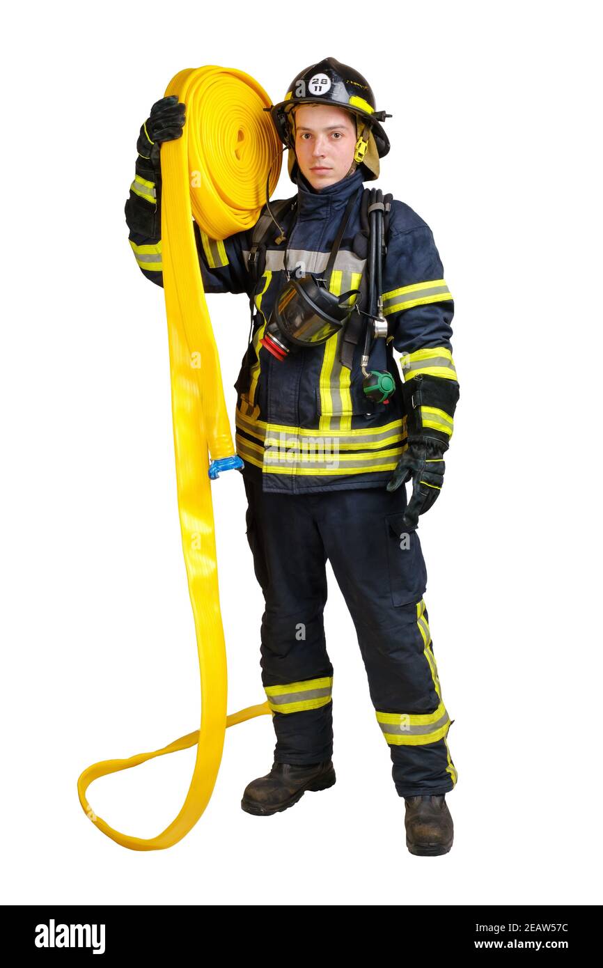 L'uomo in uniforme di vigili del fuoco tiene il cappello e il tubo  flessibile del fuoco Foto stock - Alamy