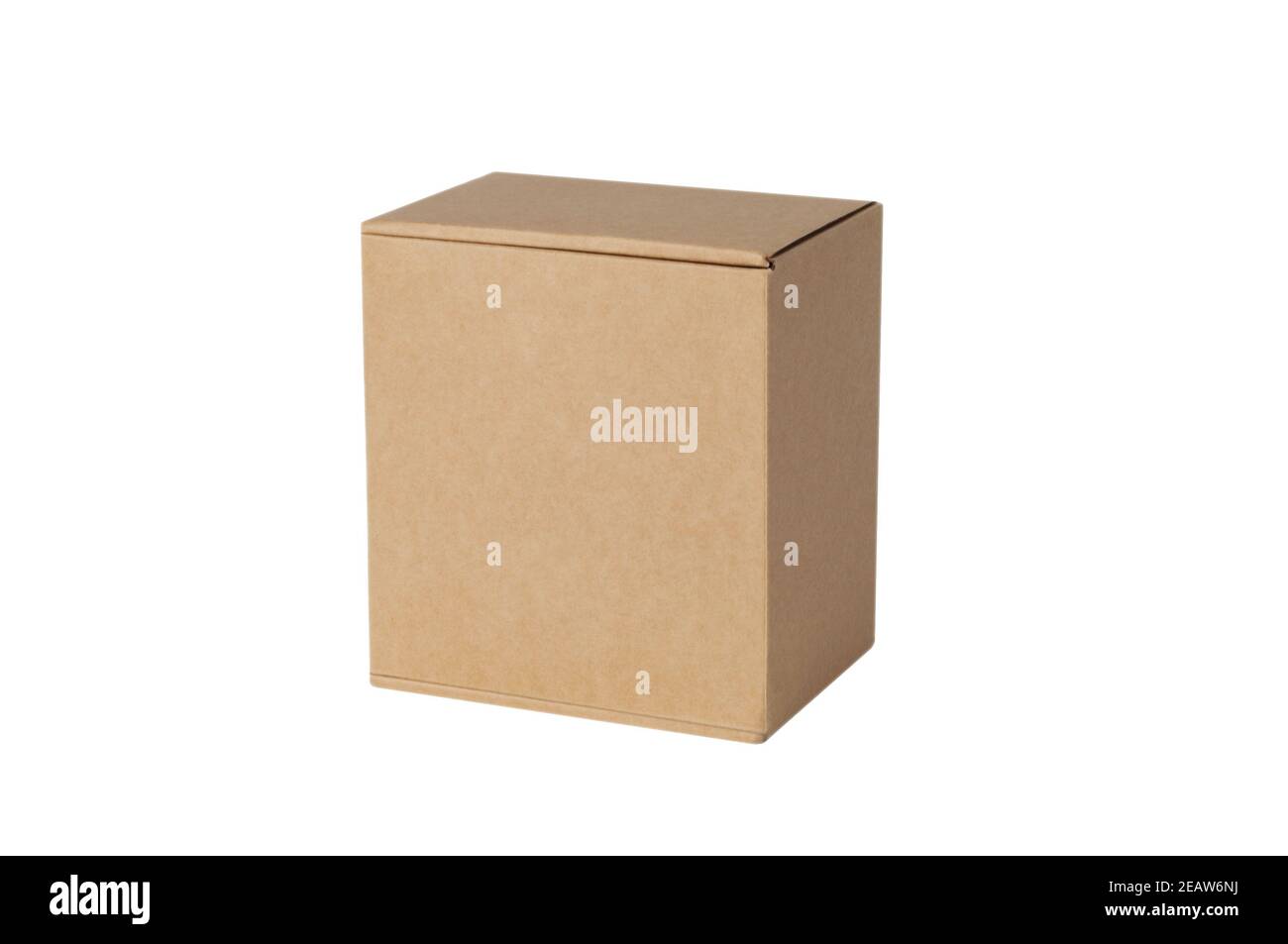 Scatola di cartone per merci su fondo bianco. Dimensioni diverse. Isolato su sfondo bianco. Foto Stock