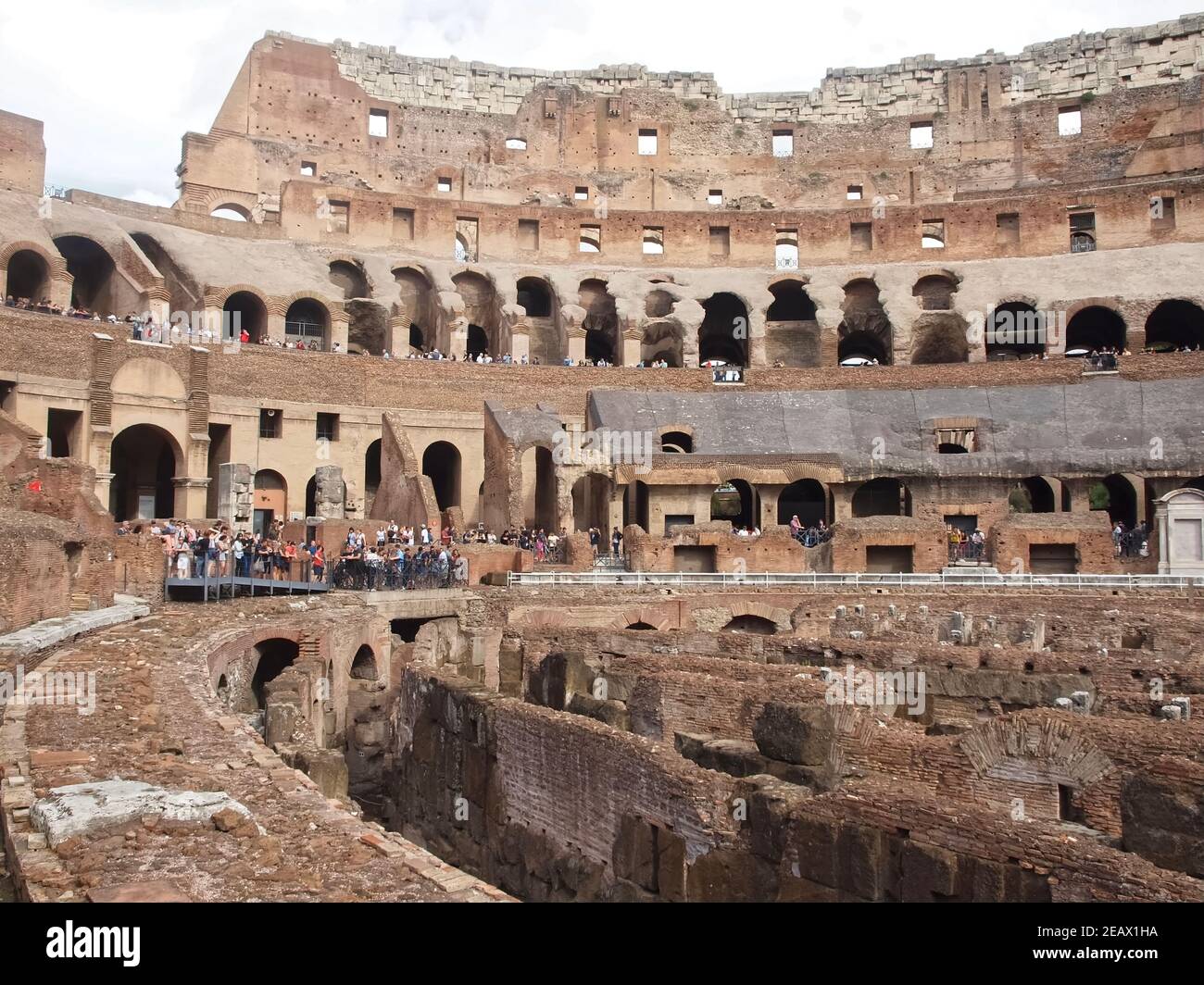 All'interno del famoso anfiteatro Colosseo di roma Foto Stock