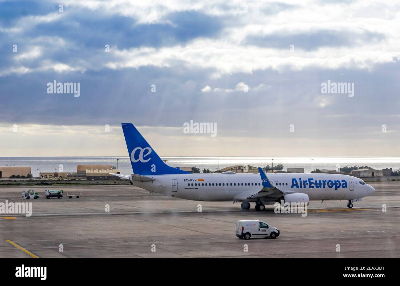 Las Palmas de Gran Canaria, Spagna - 13 dicembre 2018: Boeing Aircraft 737-85P (numero di registrazione EC-MVY), gestito da Air Europe Taxiing a Las Palmas de Gr Foto Stock