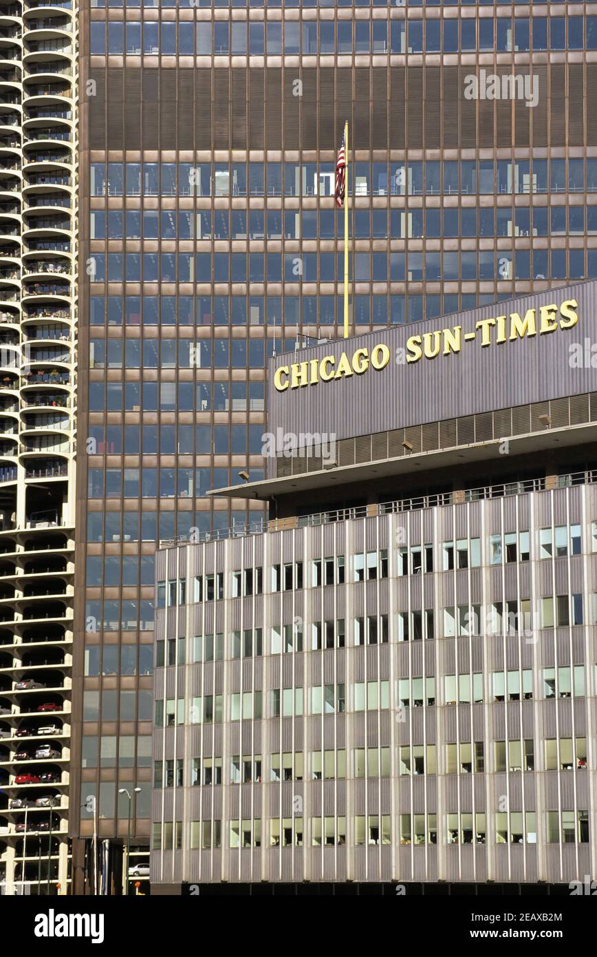 Chicago, Illinois, Stati Uniti. Il vecchio Chicago Sun-Times Building lungo il fiume Chicago. Foto Stock