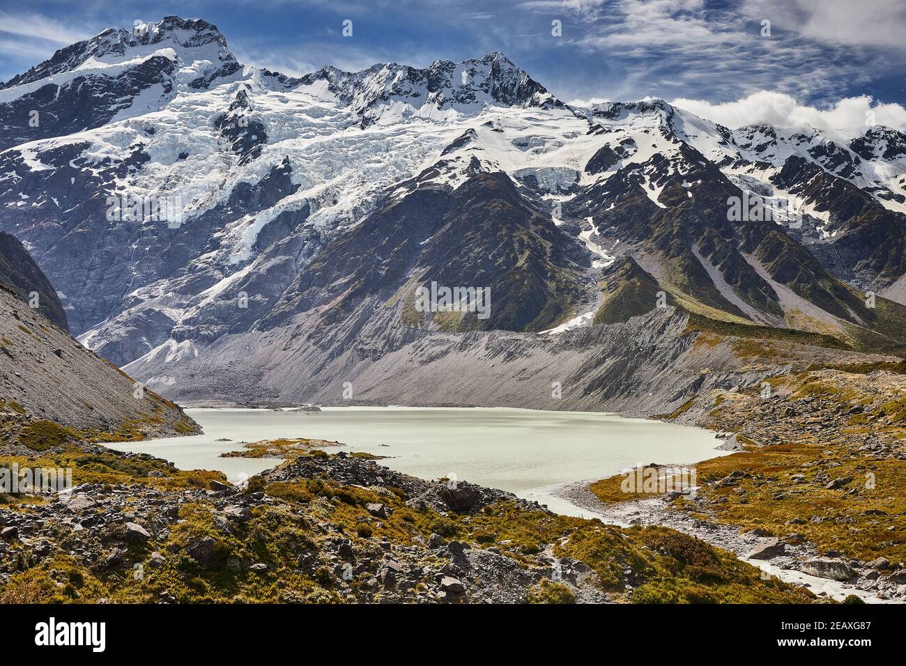 Mueller Lake e Mt Sefton nella Hooker Valley, Aoraki Mt Cook National Park Foto Stock